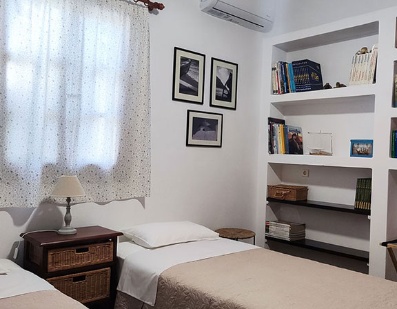 Bedroom with single beds