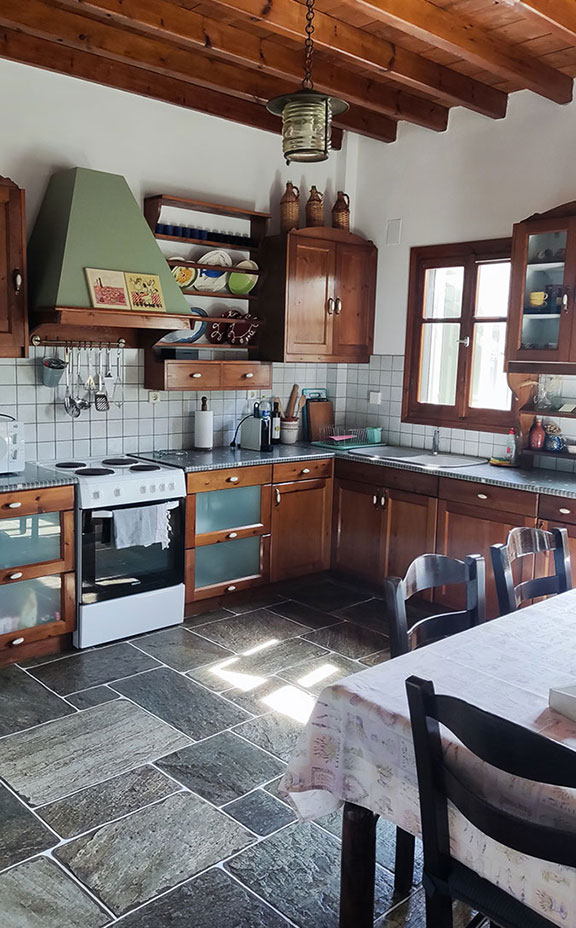 Fully equipped kitchen